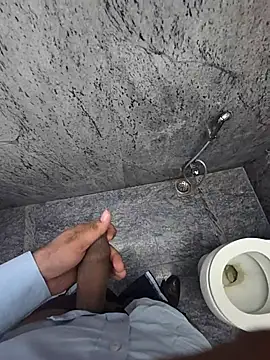 Snapshot of mayavi_baba chatting on 10.15.25 mayavi baba online show from 10.15.25