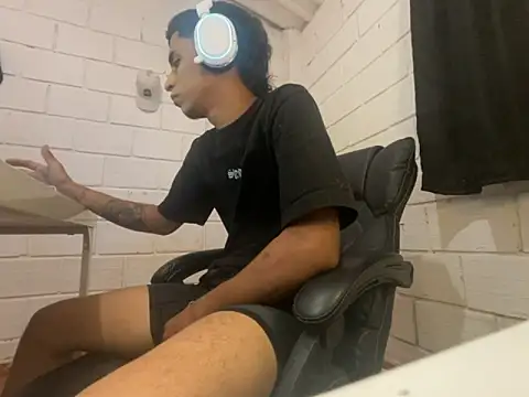 Snapshot of Max_TheHorseDick chatting on 05.21.26 Max TheHorseDick online show from 05.21.26