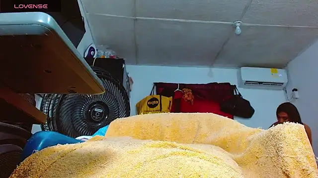 Snapshot of THAKIANYSBIGCOCK chatting on 10.23.25 THAKIANYSBIGCOCK online show from 10.23.25