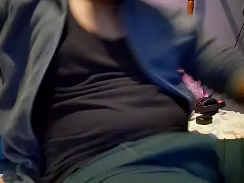 Snapshot of piratess chatting on 12.23.24 piratess online show from 12.23.24