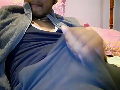 Snapshot of piratess chatting on 12.29.24 piratess online show from 12.29.24