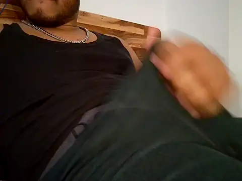 Snapshot of piratess chatting on 10.29.25 piratess online show from 10.29.25