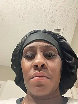 Snapshot of Foreignthababyy chatting on 11.14.25 Foreignthababyy online show from 11.14.25