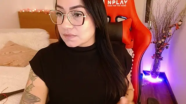 Snapshot of lucy_luu_ chatting on 12.12.24 lucy luu online show from 12.12.24