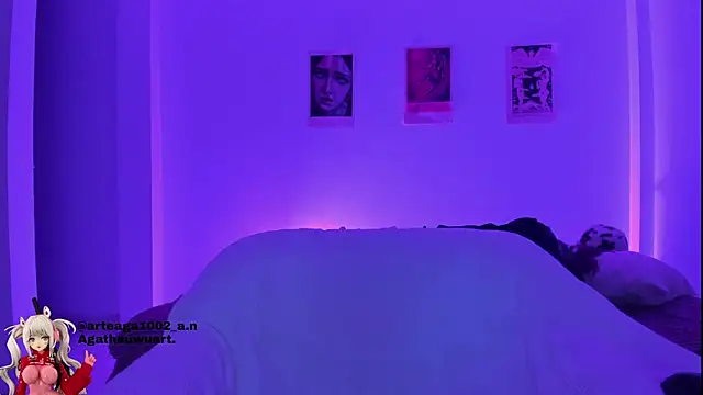 Snapshot of Moonlight1002 chatting on 10.10.25 Moonlight1002 online show from 10.10.25