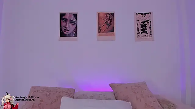 Snapshot of Moonlight1002 chatting on 11.30.25 Moonlight1002 online show from 11.30.25