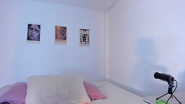 Snapshot of Moonlight1002 chatting on 02.28.26 Moonlight1002 online show from 02.28.26