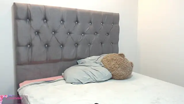 Maya Lewis online show from 12.12.24