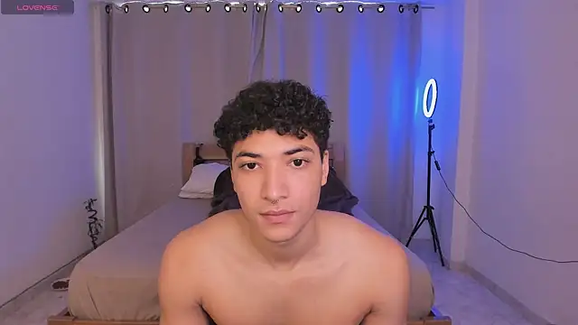 Snapshot of MitchellXD chatting on 02.18.25 MitchellXD online show from 02.18.25