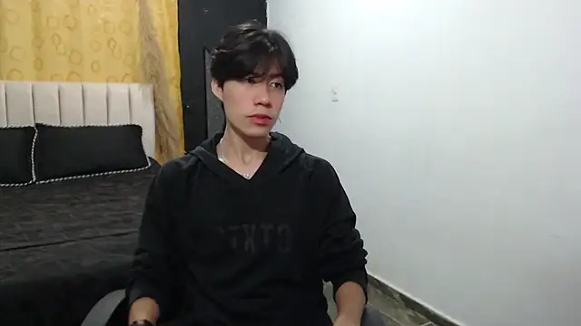 Snapshot of Elio-cam chatting on 12.12.24 Elio-cam online show from 12.12.24