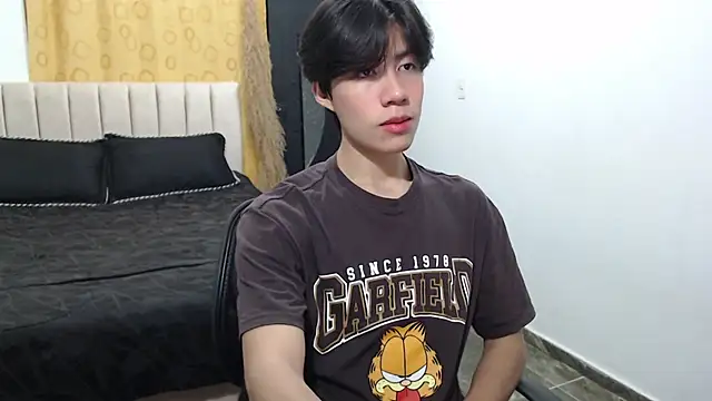 Snapshot of Elio-cam chatting on 12.25.24 Elio-cam online show from 12.25.24