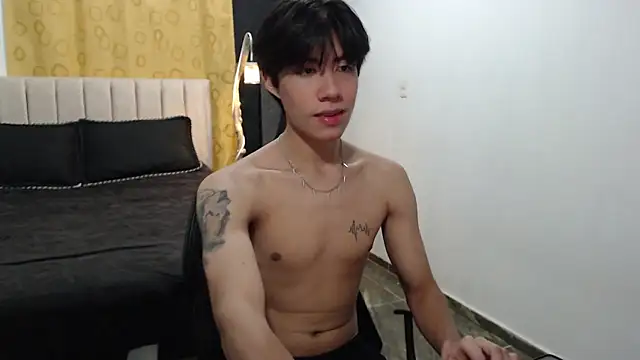 Snapshot of Elio-cam chatting on 02.13.25 Elio-cam online show from 02.13.25