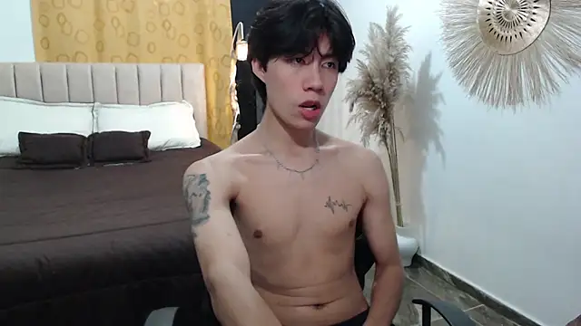 Snapshot of Elio-cam chatting on 10.15.25 Elio-cam online show from 10.15.25