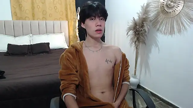 Snapshot of Elio-cam chatting on 11.13.25 Elio-cam online show from 11.13.25