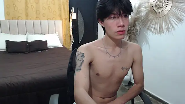 Snapshot of Elio-cam chatting on 11.19.25 Elio-cam online show from 11.19.25