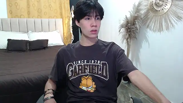 Snapshot of Elio-cam chatting on 11.21.25 Elio-cam online show from 11.21.25