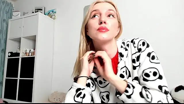 KenzieDawton online show from 02.05.25