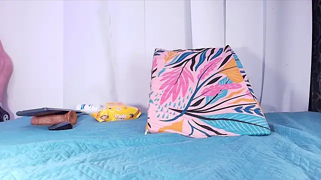 Snapshot of raven_lilith_ chatting on 10.22.25 raven lilith online show from 10.22.25