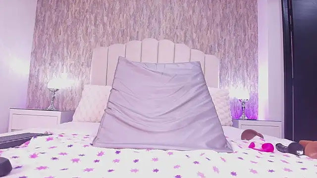 Snapshot of raven_lilith_ chatting on 11.12.25 raven lilith online show from 11.12.25