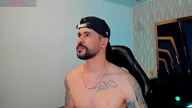 Snapshot of Petesevans chatting on 11.12.25 Petesevans online show from 11.12.25