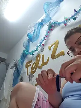 Snapshot of karlythoth@xh chatting on 11.09.25 karlythothxh online show from 11.09.25