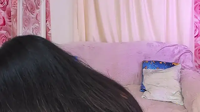 Snapshot of ClaireWarner chatting on 11.04.25 ClaireWarner online show from 11.04.25