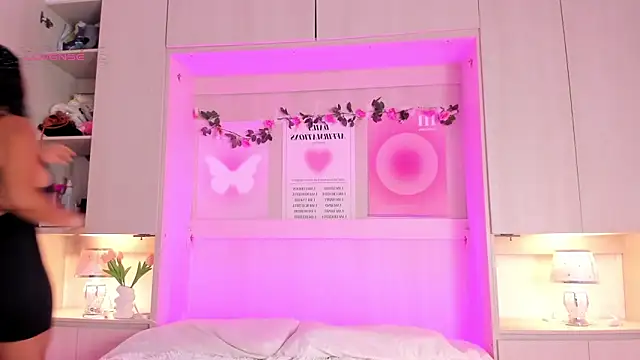 Snapshot of SophiaaStone chatting on 02.08.25 SophiaaStone online show from 02.08.25