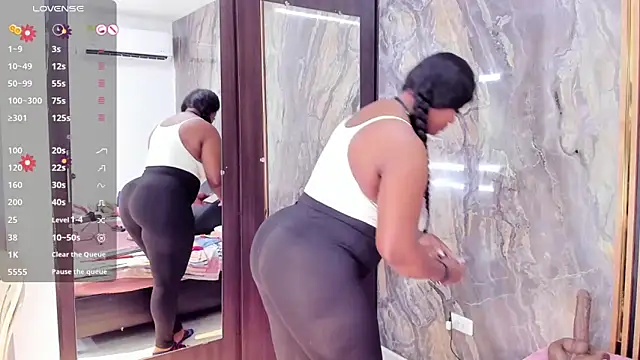 LauraSaenz01 online show from 04.11.26