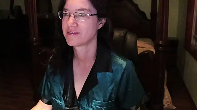 Snapshot of thornburyrose chatting on 05.30.26 thornburyrose online show from 05.30.26