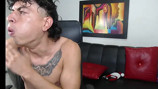 Snapshot of Strongernastyx chatting on 12.28.24 Strongernastyx online show from 12.28.24