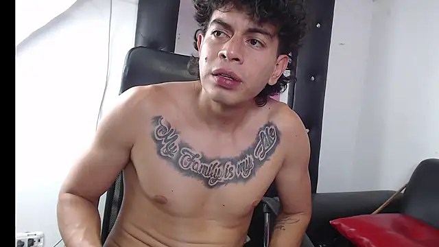 Snapshot of Strongernastyx chatting on 01.11.25 Strongernastyx online show from 01.11.25