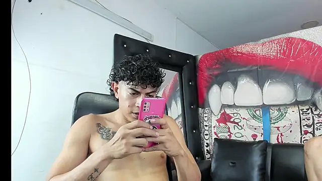 Snapshot of Strongernastyx chatting on 01.24.25 Strongernastyx online show from 01.24.25