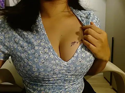 aahna33 online show from 10.26.25