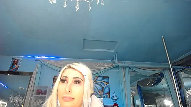 ADRIANNA FOX online show from 12.04.25