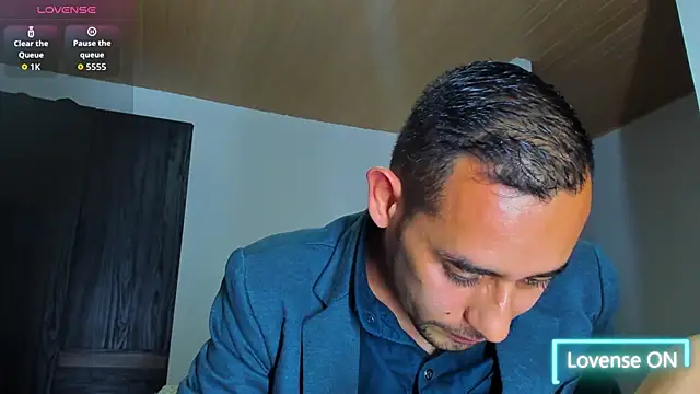 jhonyalzate2 online show from 10.29.25