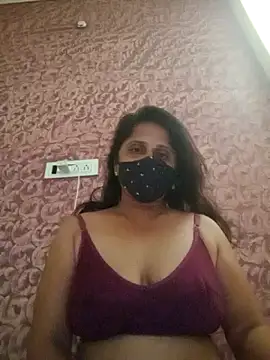 Snapshot of Indiantina chatting on 03.18.25 Indiantina online show from 03.18.25