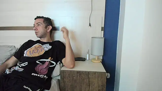 Snapshot of funcouple1985 chatting on 03.11.25 funcouple1985 online show from 03.11.25