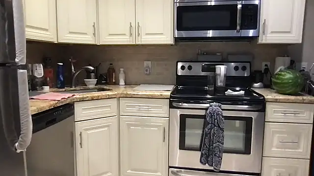 Snapshot of BigGuyMuscle chatting on 01.16.26 BigGuyMuscle online show from 01.16.26