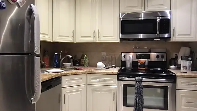 Snapshot of BigGuyMuscle chatting on 01.19.26 BigGuyMuscle online show from 01.19.26