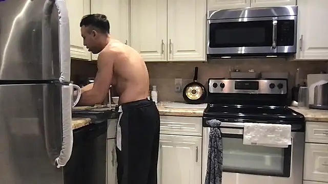 Snapshot of BigGuyMuscle chatting on 01.31.26 BigGuyMuscle online show from 01.31.26