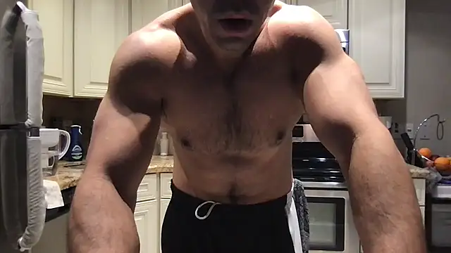 Snapshot of BigGuyMuscle chatting on 02.04.26 BigGuyMuscle online show from 02.04.26