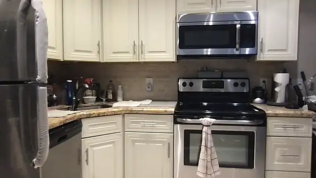 Snapshot of BigGuyMuscle chatting on 02.14.26 BigGuyMuscle online show from 02.14.26