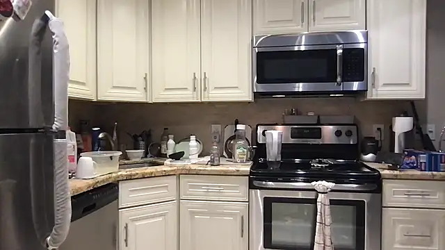 Snapshot of BigGuyMuscle chatting on 02.15.26 BigGuyMuscle online show from 02.15.26