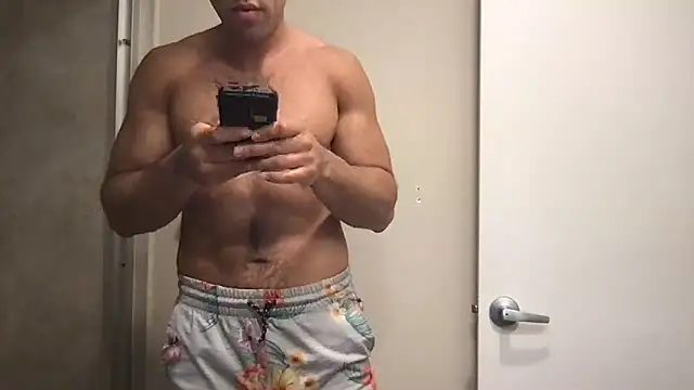Snapshot of BigGuyMuscle chatting on 04.20.26 BigGuyMuscle online show from 04.20.26