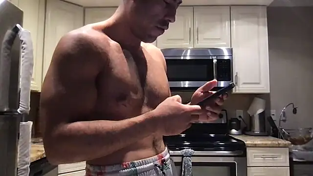 Snapshot of BigGuyMuscle chatting on 05.26.26 BigGuyMuscle online show from 05.26.26
