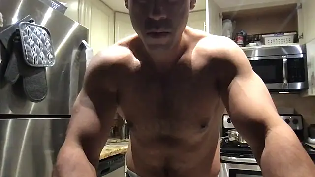 Snapshot of BigGuyMuscle chatting on 06.26.26 BigGuyMuscle online show from 06.26.26