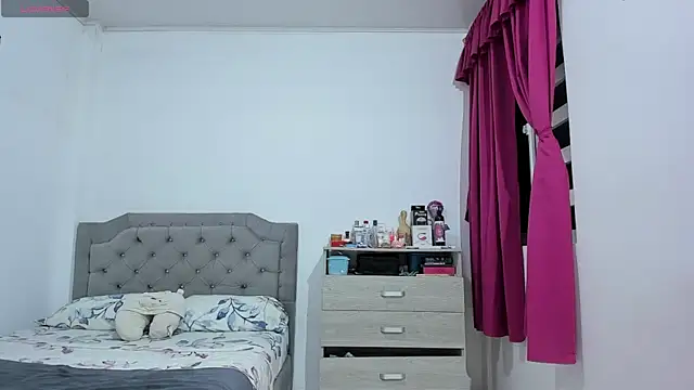 Snapshot of andrea_hills chatting on 10.20.25 andrea hills online show from 10.20.25