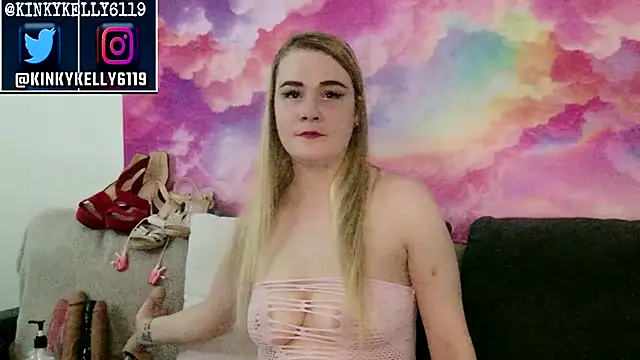 Snapshot of Kellylynn69 chatting on 09.23.25 Kellylynn69 online show from 09.23.25