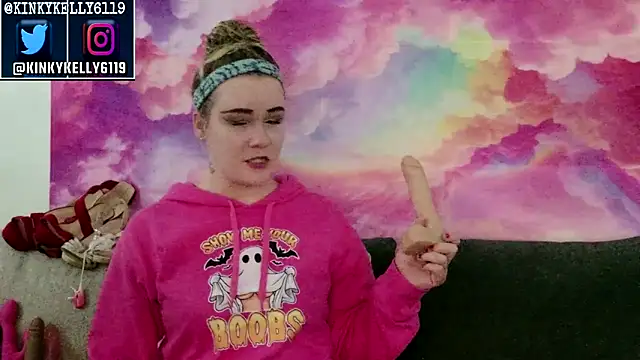 Snapshot of Kellylynn69 chatting on 10.14.25 Kellylynn69 online show from 10.14.25