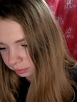 Snapshot of Zuli_Kiska chatting on 02.11.26 Zuli Kiska online show from 02.11.26